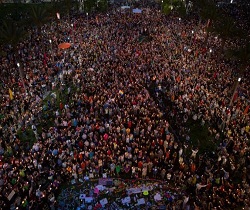 Thousands attend vigils around US for Orlando victims