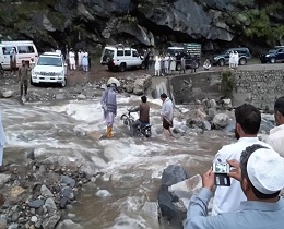 Overnight flash floods kill 30 people in northern Pakistan