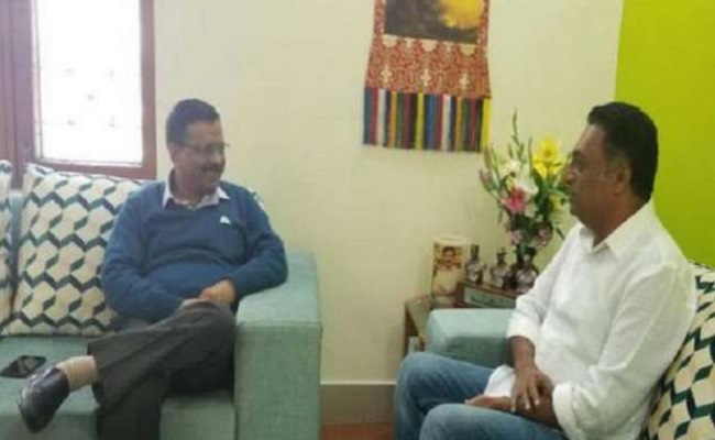 Actor Prakash Raj meets Kejriwal