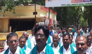 Modi Sena obstructs Telangana farmers in Varanasi