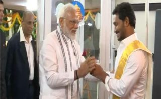 Modi holds an exclusive meet with Jagan