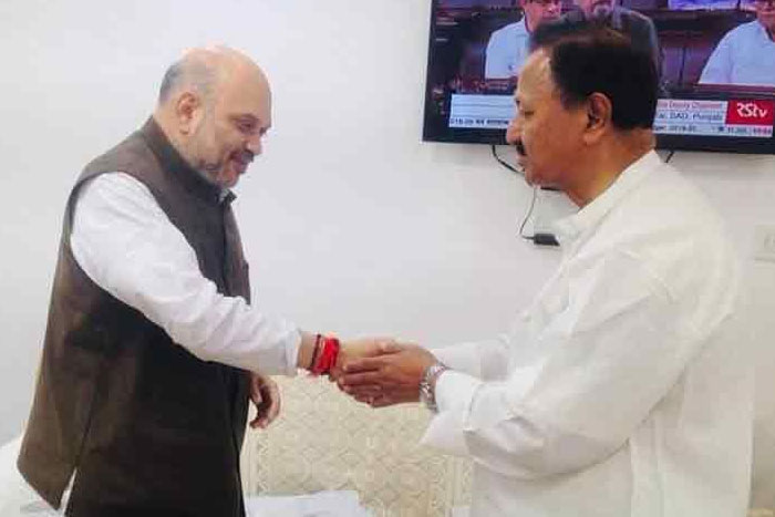 TRS MP meets Amit Shah