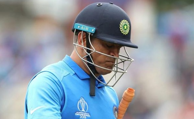 Video of Dhoni crying has got entire India weeping