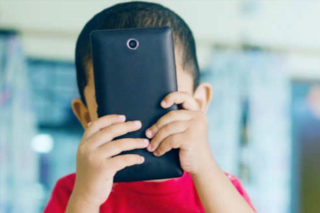 3-yr kid addicted to mobile, gets counselling