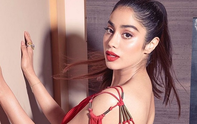 pHOTo Alert: Janhvi stuns in a glamorous red number