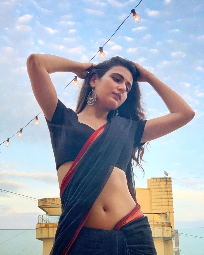 Pics: Hot Sana Draped In A Black Saree