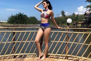 pHOTo Gallery: Amyra Flaunts Her Curves On The Beach
