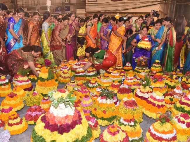 Bathukamma To Be Celebrated In Telangana From October 16-24