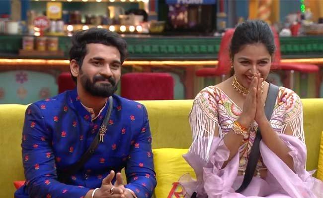 Monal Should Avoid Akhil And Stick To Abijeet If She Wants To Win: BB4 Telugu Fans
