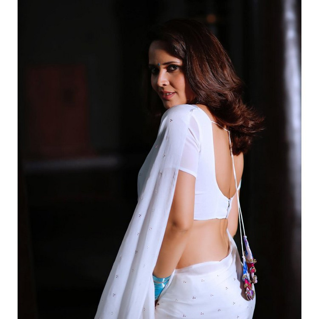 Pic Talk: Star Anchor Shines In A Stunning White Saree!