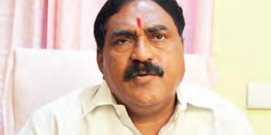 ABVP activists try to obstruct convoy of Telangana Minister