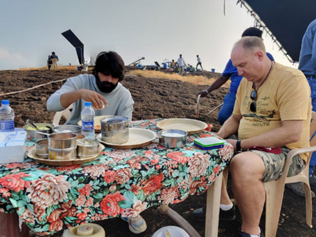 Jani Master Having A Peaceful Lunch With DOP On Sets Of ‘Pushpa’!