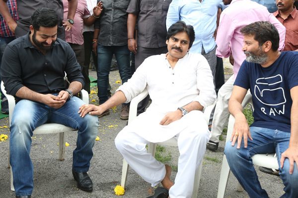 Pawan Kalyan met Jr NTR in the sets of Rajamouli’s RRR