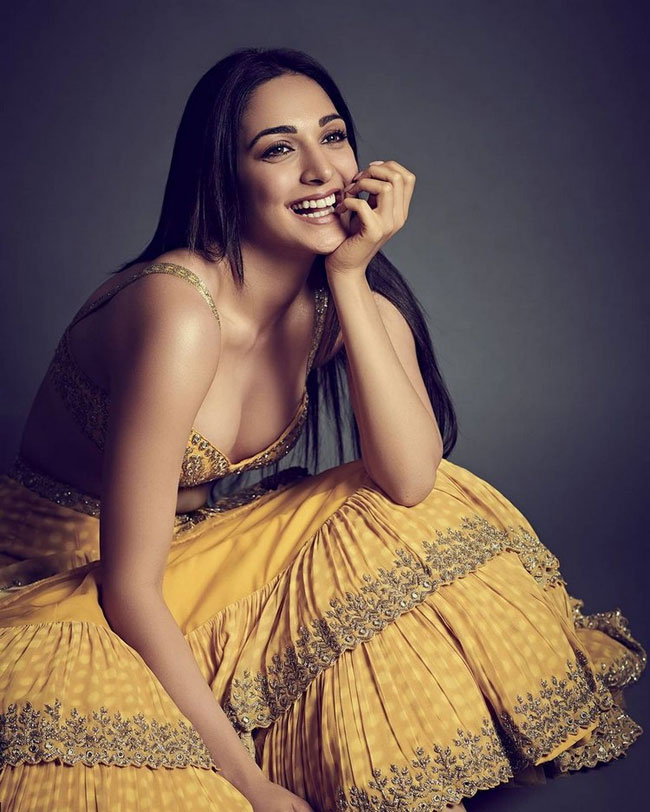 Pic Talk: Adorable Smile Paired With An Alluring Glamour Dose!