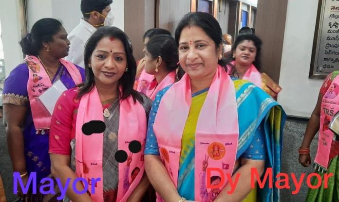 Gadwal Vijaya Lakshmi Of TRS Elected As Hyderabad Mayor