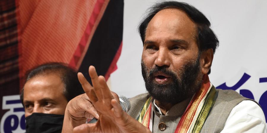 Show the door to TRS, Uttam Kumar Reddy urges government employees