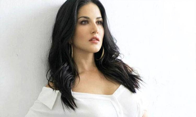 Kerala Police questioned Sunny Leone for reportedly cheating event manager!