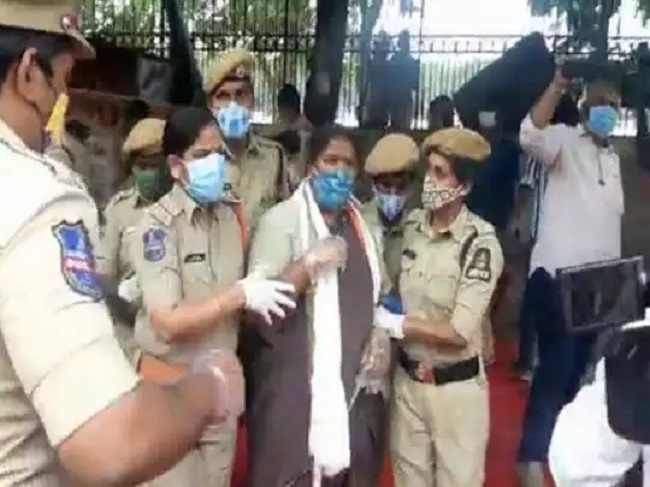 MLA Seethakka taken into police custody, shifted to hospital from Indira Park!