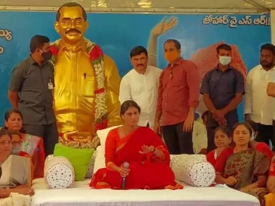 వైఎస్ షర్మిల దీక్షకి స్పందన లేదెందుకు.?