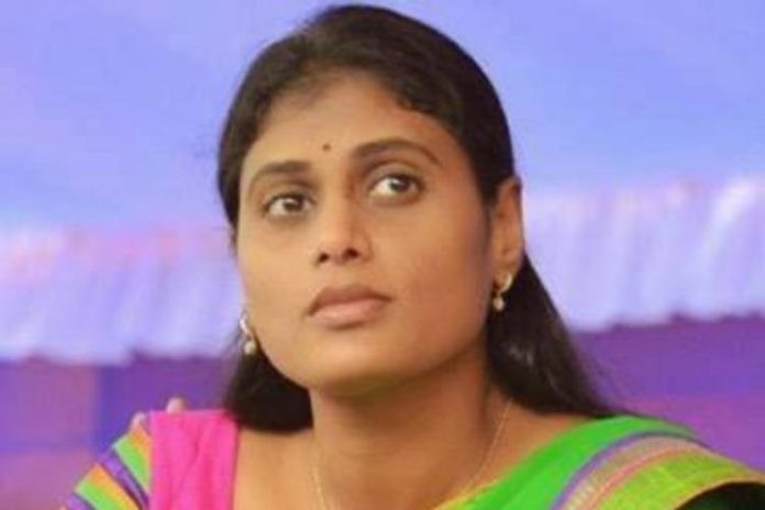 YS Sharmila gets a shock from Telangana police