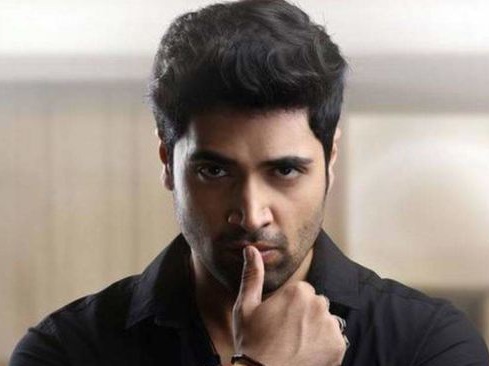 Adivi Sesh in love with a Hyderabad girl