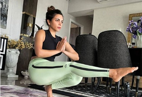 Pic Talk: Shama Sikander Strikes Some Tough Yoga Poses!