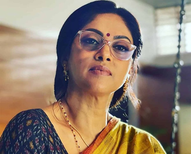 Senior Actress Nadhiya Looks Dignified In New Look For #RAPO19!
