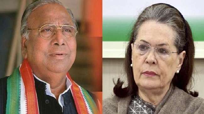Sonia Gandhi Dials up Hanumantha Rao, inquires about his health