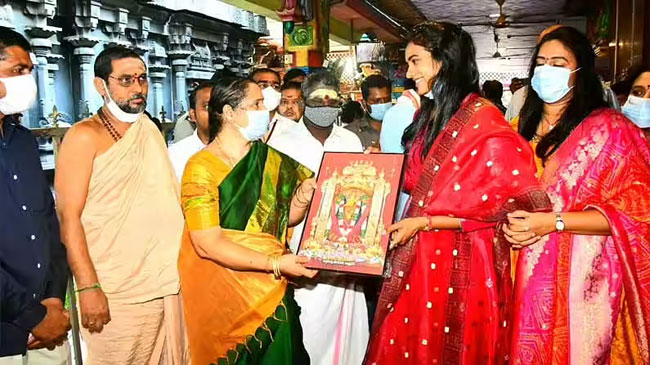 Star Shuttler Pv Sindhu Says, She Won The Medal With Goddess Durga Blessings