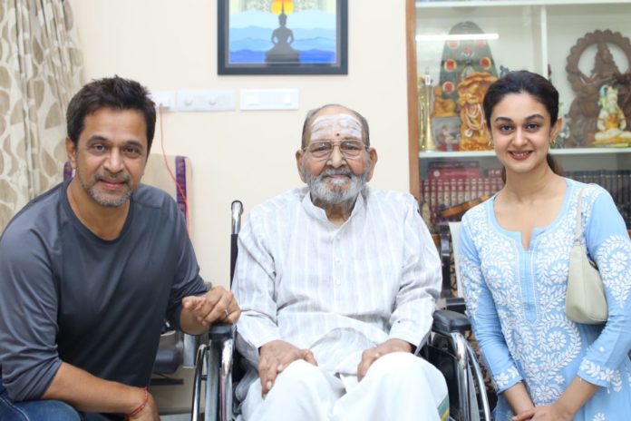 Father-daughter duo gets blessings from legends of TFI