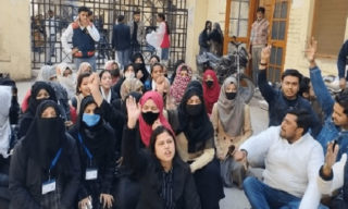 Students Stopped From Entering College For Wearing Burqa!