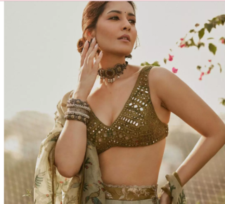 Raashi Khanna Mesmerizing Moments Captured in Latest Outfit