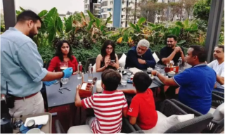 Ajith & Shalini Enjoying A Serene Family Lunch With Kids!