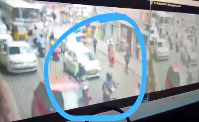 Watch CCTV Footage: Rashing Car Drags Police Home Guard at Panjagutta Police Station, Hyderabad